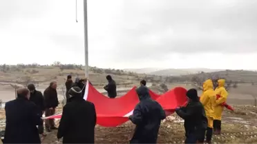 Midyat'ta Şehitler İçin Mesire Alanının Adı Değiştirildi, Dev Türk Bayrağı Asıldı