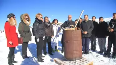 Uludağ'da Yeni Sezon Yakılan Meşale ile Başladı