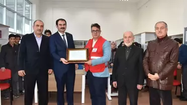 Halep'e Öğrencilerden Destek