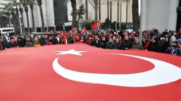 İzmir'de 'Şehitlere Saygı, Teröre Lanet' Yürüyüşü