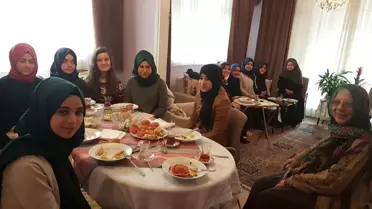 Öğrencilerden Ayla Ağabegüm'e Vefa