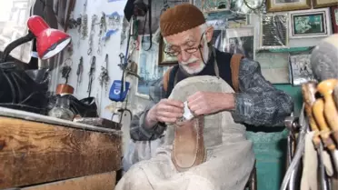 74 Yıldır Ayakkabı Tamir Ediyor