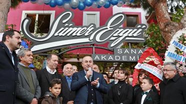 Bakan Çavuşoğlu, Sümer Ezgü Sanat Akademisi'ni Açtı