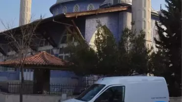 Cami Önündeki Çöp Kutusundan Kurusıkı Tabanca Çıktı