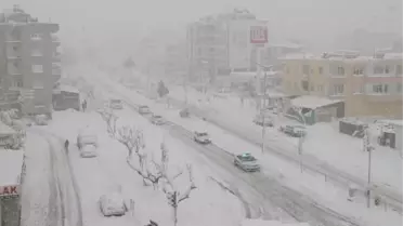 Mersin'de Kar Hayatı Felç Etti