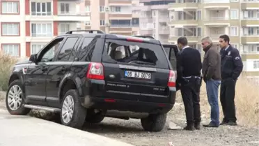 Önü Kesilip Ateş Açılan Otomobilin Sürücüsü Yaralandı