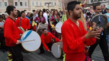 Romanlara Profesyonel Müzik Eğitimi
