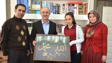 Yenilebilir Sanatlar Projesi Ekibi Başkan Gülcüoğlu'nu Ziyaret Etti