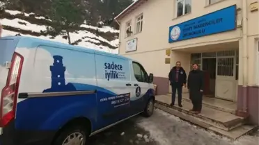 Deniz Feneri 80 Öğrenciye Bot ve Mont Yardımında Bulundu