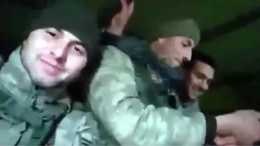 El Bab Şehidinin Suriye'ye Giderken Türkü Söylediği Görüntüler Yürekleri Dağladı