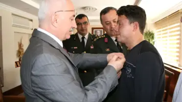 Gözlerini ve Yüzünü Kaybetse de Gülüşünü Kaybetmedi