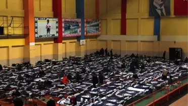 İbb Evsiz Vatandaşları Spor Salonunda Topladı
