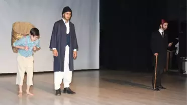 İmam Hatip Öğrencileri Mehmet Akif Ersoy'u Vefatının 80. Yıl Dönümünde Andı