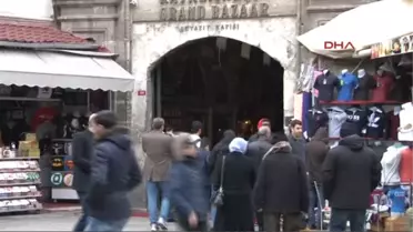 Kapalıçarşı'da Karanlıkta Bekleyiş