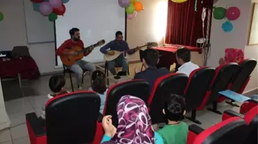 Diyarbakır'da Hasta Çocuklara Yeni Yıl Sürprizi