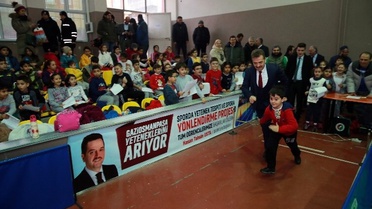 Eski Milli Futbolcu Oğuz Çetin Yetenekli Sporcuları Seçti