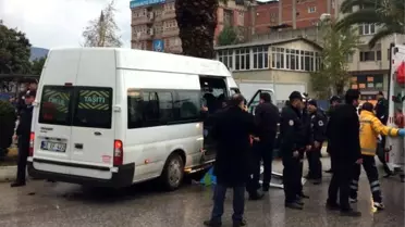Öğrenci Servisi Ağaca Çarptı: 20 Yaralı