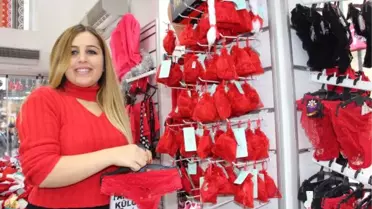 Kırmızı İç Çamaşırı Uğrunu Kaybetti, Vatandaş İlgi Göstermedi