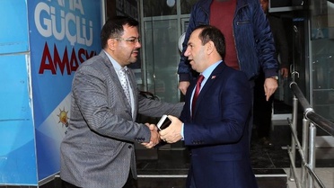 Vali Işık Siyasi Partileri Dolaştı