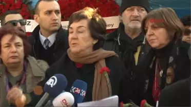 Reina Önüne Ziyaretçi Akını