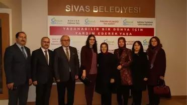 Vali Gül'ün Eşinden Gıda Bankası'na Ziyaret