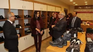 Vali Gül'ün Eşinden Gıda Bankasına Ziyaret
