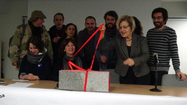 Martı Projesinin Mimari Hakan Kıran'a, 'Beton' Hediyesi