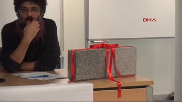 Martı Projesinin Mimari Hakan Kıran'a, 'Beton' Hediyesi