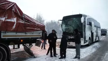 Kütahya'da Yolcu Otobüsü ile Tır Çarpıştı: 1 Yaralı