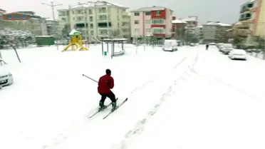 Tekirdağ'ın Karla Kaplı Sokaklarında Kayak Keyfi