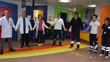 Acil Serviste Müzik Yayını