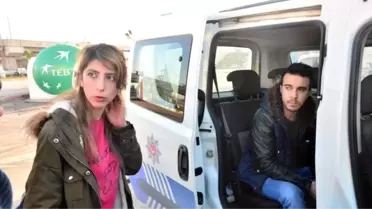 Atm'de Buldukları Parayı Polise Teslim Ettiler