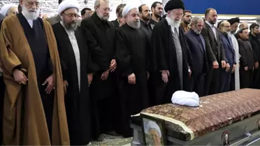 Rafsancani'nin Cenaze Töreninde Muhalif Lider Lehine Sloganlar Atıldı