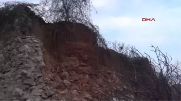 Izmit Tarihi Ocağın Duvarları Evin Üstüne Çöktü