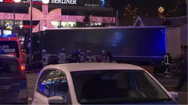 Almanya'da Noel Pazarına Tır ile Saldırı Yapılması
