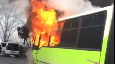 Arızalanan Halk Otobüsü Alev Alev Yandı