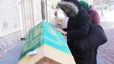 İkiz Çocuğundan Birini Kaybeden Anne Oğlunun Tabutuna Son Kez Dokundu