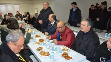 İzmit'te Gazetecilere Mancarlı Pide İkramı