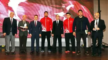 Şampiyon Güreşçiler, Samsun'da Bir Araya Geldi