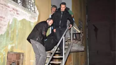 Afgan Genç, Türkiye'ye Gelen Dedesinin Katilini, Boğazını Keserek Öldürdü