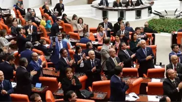 Dha Ankara- Meclis'te CHP'lilerden 'Ayakta Durma' Eylemi