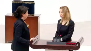Bağımsız Milletvekili Aylin Nazlıaka Kendisini Kürsüye Kelepçeledi