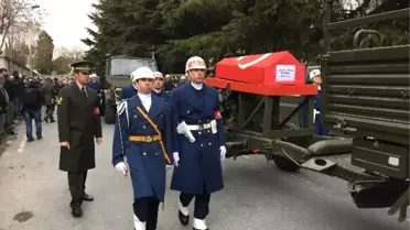 Bişkek'teki Kazada Ölen 2 Pilot 1 Teknisyen Son Yolculuklarına Uğurlandı