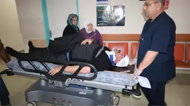 Çatıdan Üzerine Kar Kütlesi Düşen Kişinin Yaralanma Anı Güvenlik Kamerasında