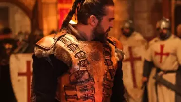 Diriliş Ertuğrul Dizisinde Ertuğrul Gazi'nin Kılıç Dövüşü Nefes Kesti