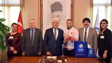 Güreşçi Zabıta'dan Başkan Gürün'e Ziyaret