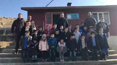 Mardin'de Polislerden Öğrencilere Anlamlı Hediye