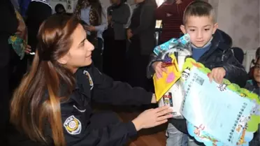 Polisten Terör Mağduru Öğrencilere Karne Hediyesi