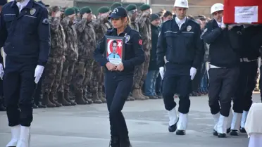 Şehit Eşinin Fotoğrafını Taşıdı
