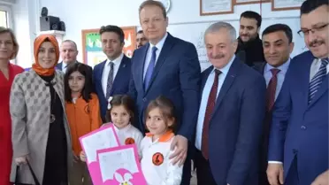 Trabzon'da Yaklaşık 140 Bin Öğrenci Karnelerini Alarak İlk Yarı Tatiline Girdi